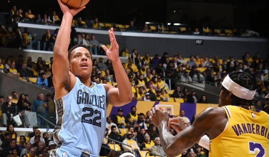 ky开元首存彩金 - 浓眉哥爆冷击败皇家马德里，出色防守引爆全场！